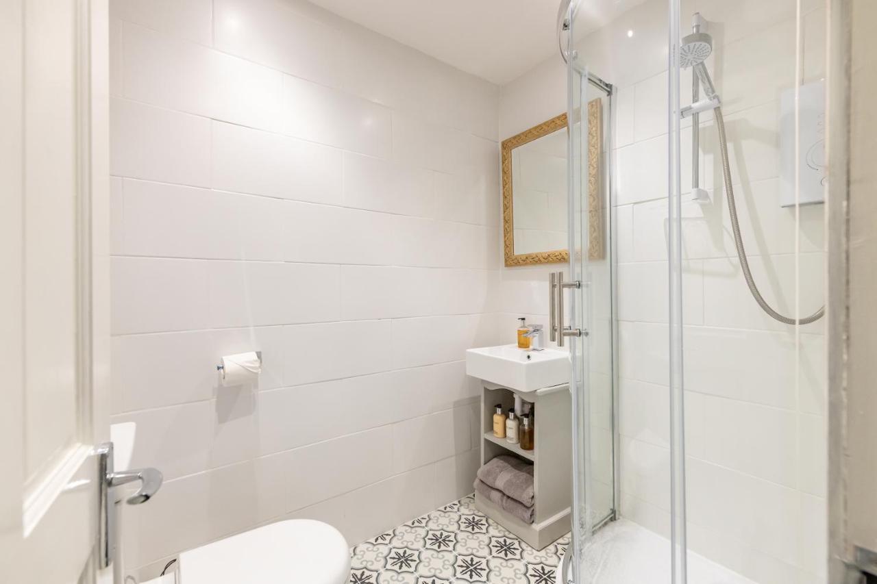 Gorgeous Garden Apartment Bath Eksteriør billede